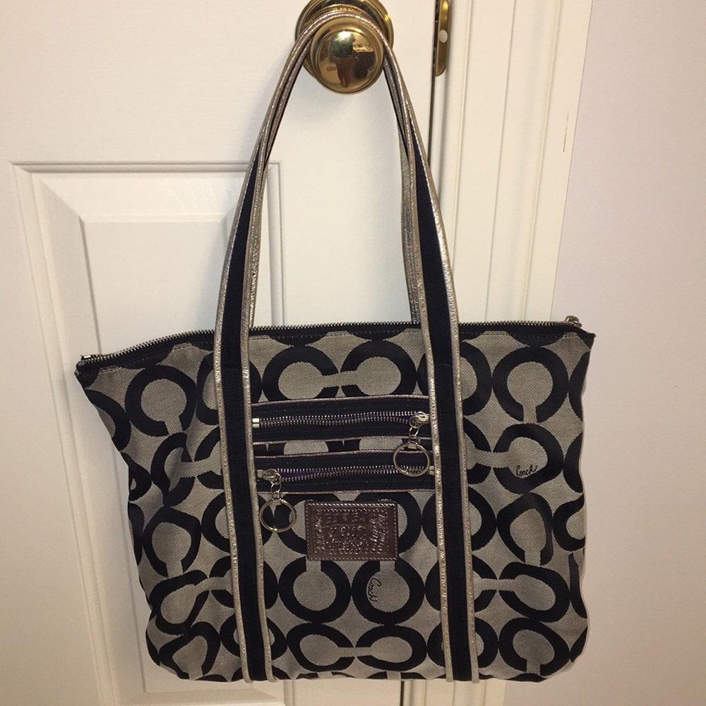 AUTHENTIC COACH PURSE!!